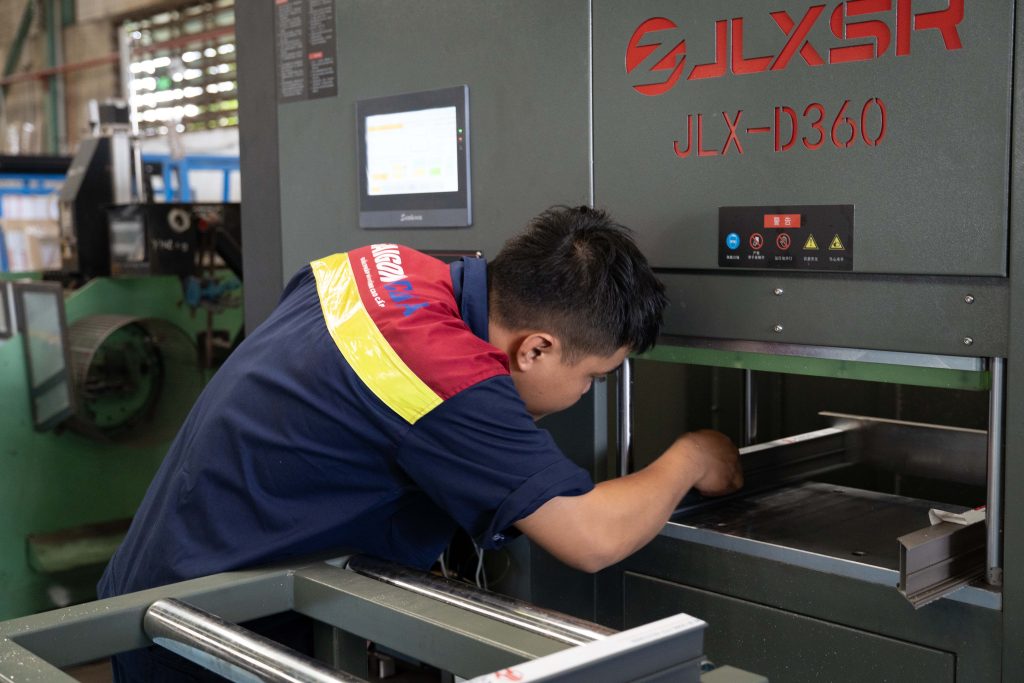 Ứng dụng CNC giúp nâng tầm chất lượng thành phẩm nhôm kính