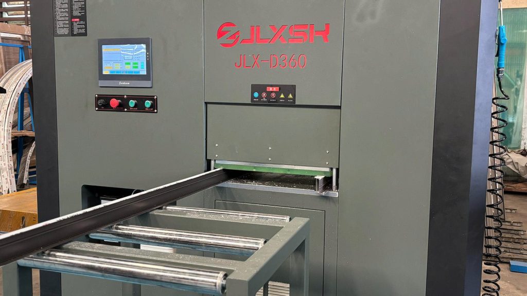 MÁY CNC LÀ GÌ? GIẢI PHÁP GIA CÔNG NHÔM KÍNH CHÍNH XÁC