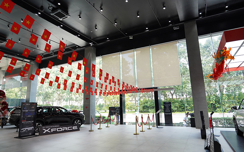 Mặt dựng showroom sử dụng kính cường lực 12mm vô cùng an toàn