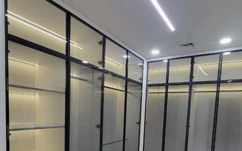 Mỗi bộ cửa đều được kiểm tra vận hành trơn tru trước khi chính thức bàn giao cho gia chủ